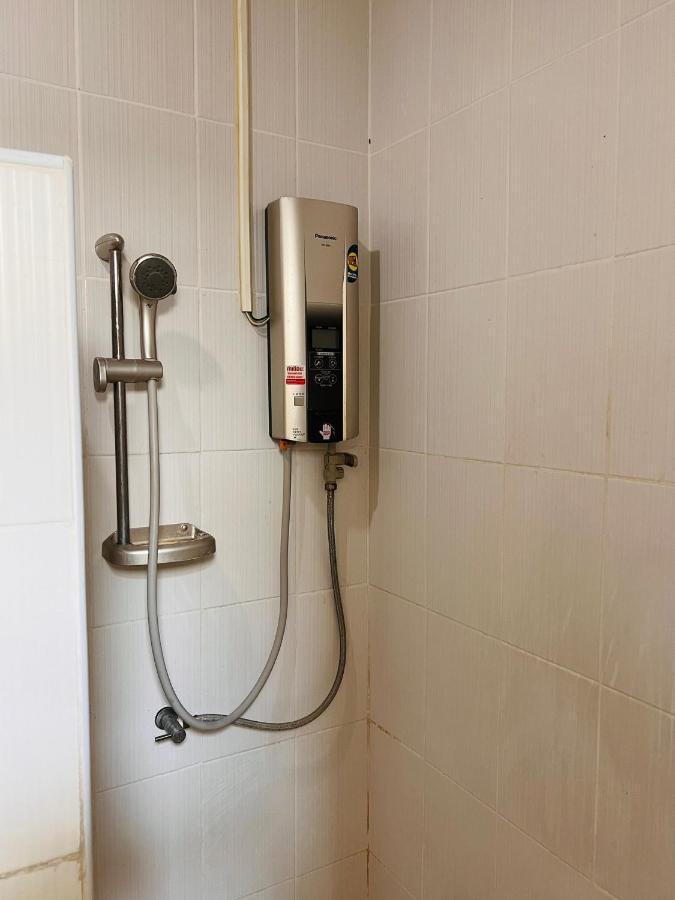 Aekkalukthai Hostel Rayong Luaran gambar