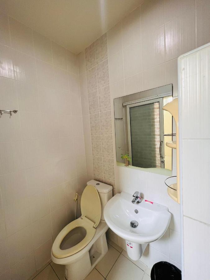 Aekkalukthai Hostel Rayong Luaran gambar