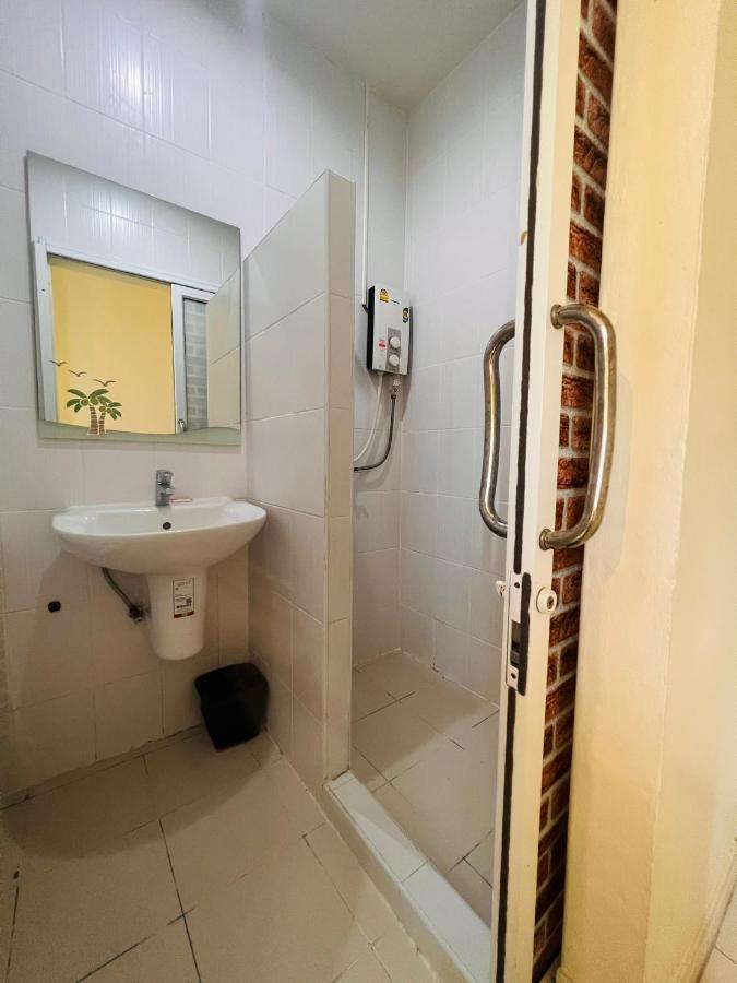Aekkalukthai Hostel Rayong Luaran gambar