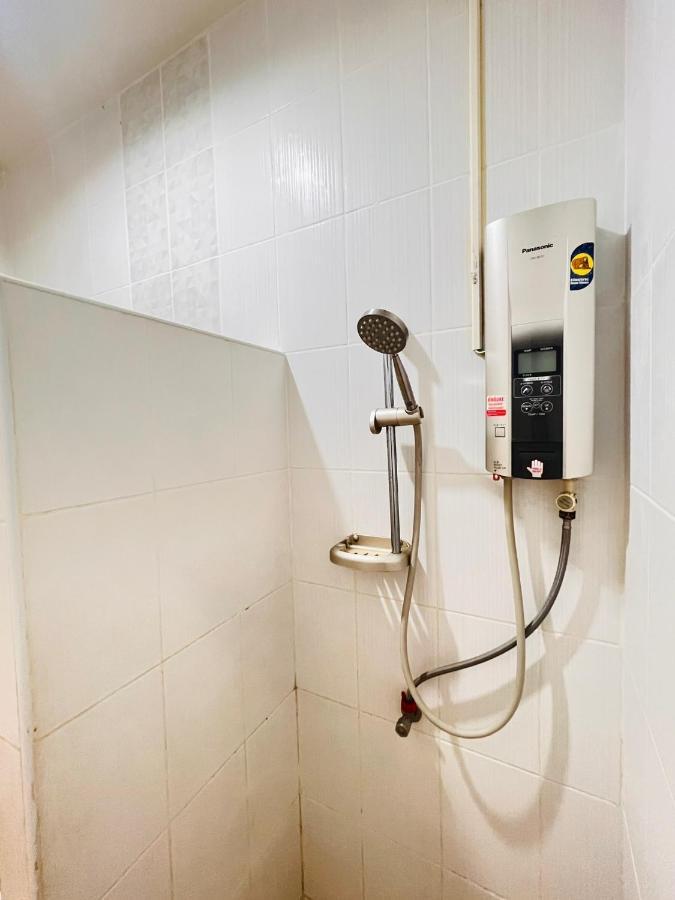 Aekkalukthai Hostel Rayong Luaran gambar